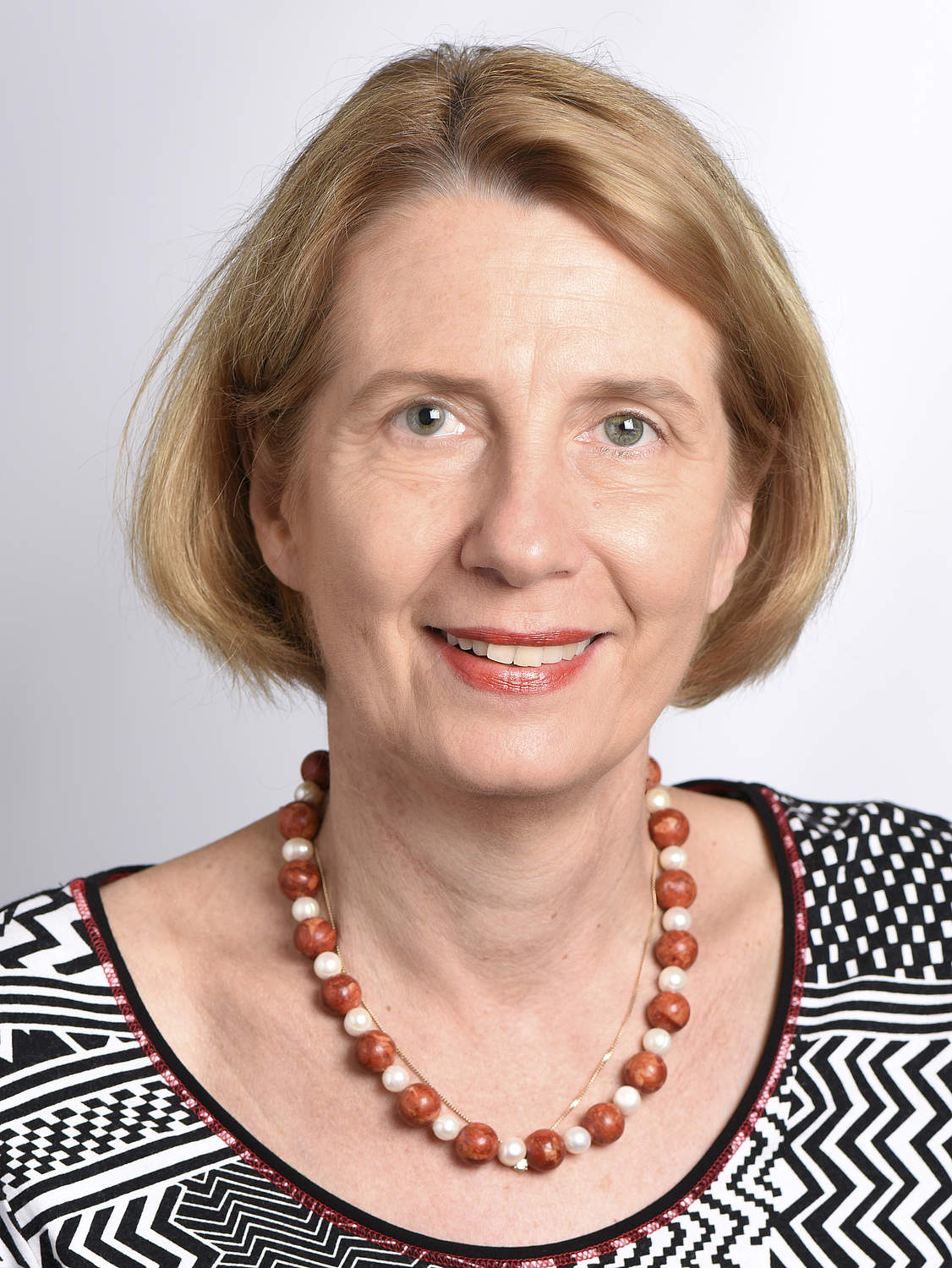  Bettina Holzer