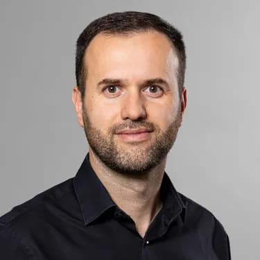  Enis Idrizi