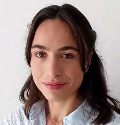  Lea Zamora